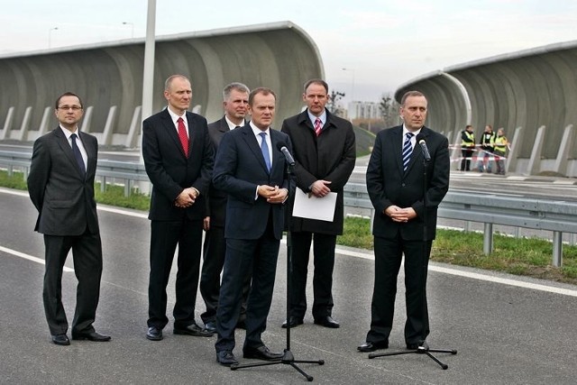 Jesienią 2010 premier Donald Tusk odwiedzał już budowę wrocławskiej autostrady