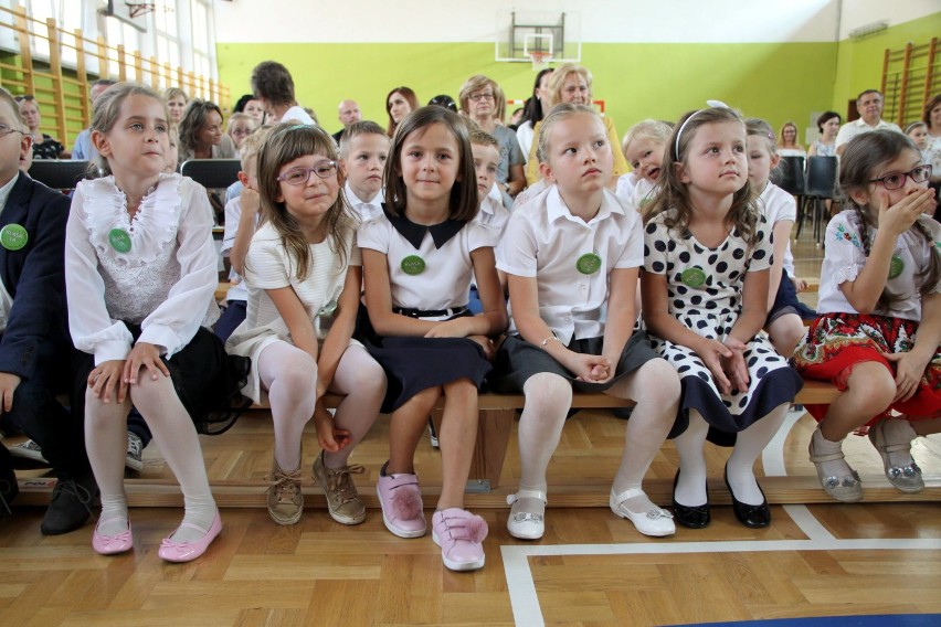 Początek roku szkolnego w Lublinie. To szczególne przeżycie dla "pierwszaków" (ZDJĘCIA)