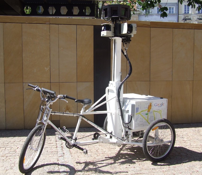 Google dysponuje również specjalnie przygotowanym rowerem.