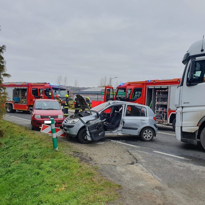 W zdarzeniu dwie osoby zostały poważnie ranne. Na miejsce...