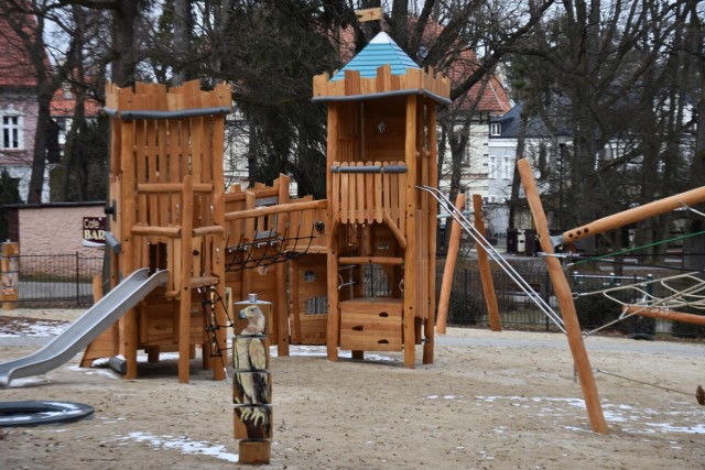 Nowy plac zabaw w Szczawnie-Zdroju gotowy. Dobiegają końca odbiory i za chwilę wejdą tam maluchy