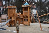 Piękny, nowy plac zabaw w Szczawnie-Zdroju właściwie gotowy! Trwają odbiory i za chwilę wejdą tam dzieci! Zdjęcia