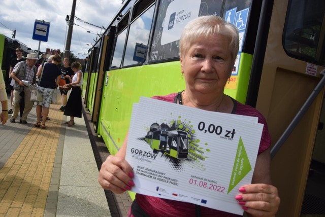 O 10.00 na Piaski wyruszył tramwaj specjalny, w którym oficjele wybrali się na przejażdżkę z mieszkańcami.