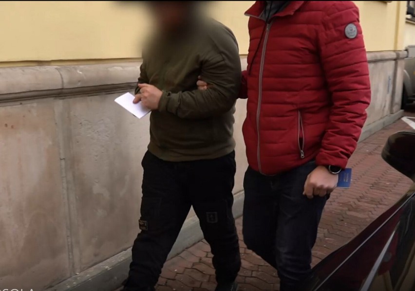Warszawska policja zatrzymała 33-latka ściganego przez Interpol. Był poszukiwany czerwoną notą za przemyt ludzi