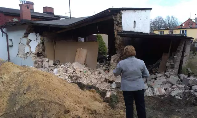 Dom, w którym zawaliła się ściana znajduje się na skrzyżowaniu ulic Lasowickiej i Konopnickiej w Nowym Chechle