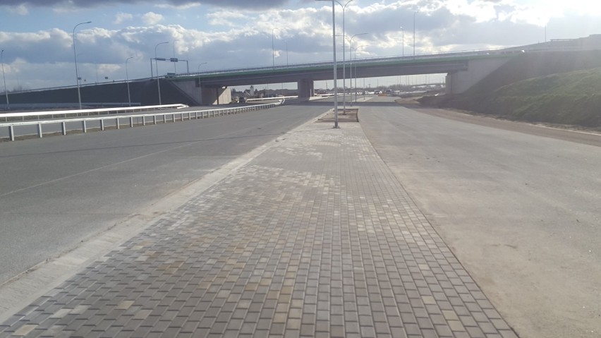 Budują S7 z Grójca do Warszawy. Przybywa asfaltu, rosną obiekty mostowe. Zobacz najnowsze zdjęcia z placu budowy