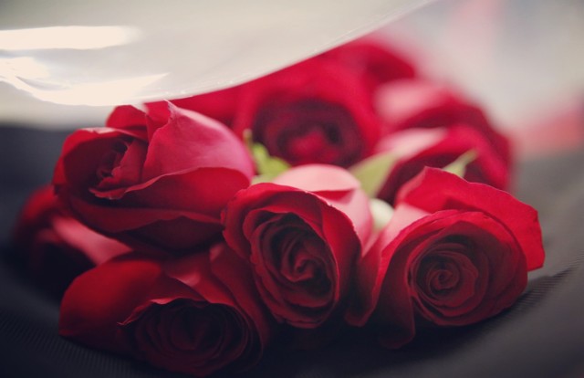 Po pierwsze - kwiaty

Czerwone róże to obowiązek, ale nie traktujmy ich jako całość prezentu a jedynie obowiązkowy dodatek.