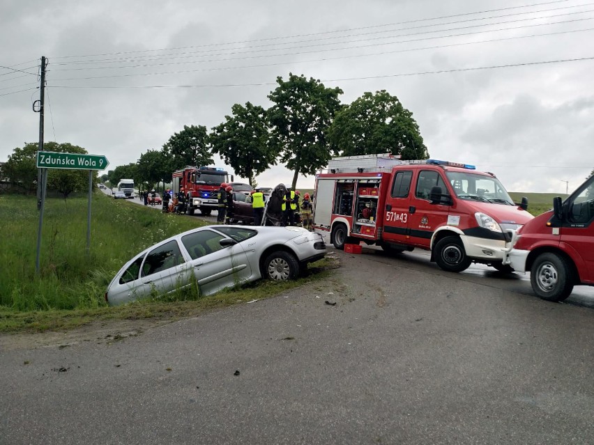 Wypadek w Pstrokoniach. Zderzenie dwóch samochodów - aktualizacja