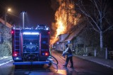 Pożar pod Zieloną Górą. Ogień trawił budynek gospodarczy w Nietkowie. Ucierpiał też dom. Ruszyła pomoc pogorzelcom