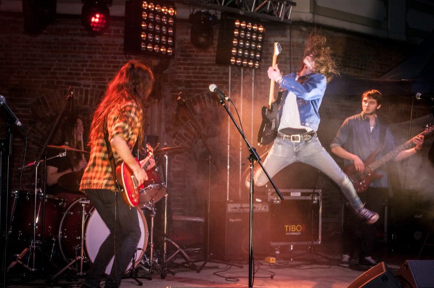 W Alive pierwszy singiel zespołu Strain, zwycięzców Internetowego Festiwalu Rockowego