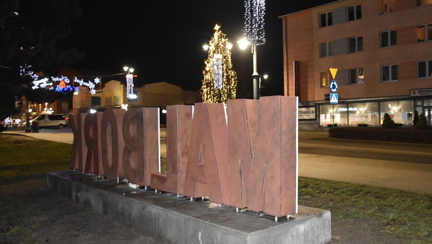 Napis "Malbork" stoi już w centrum. Ma być atrakcją i promować miasto. Wkrótce będzie tam można robić sobie zdjęcia