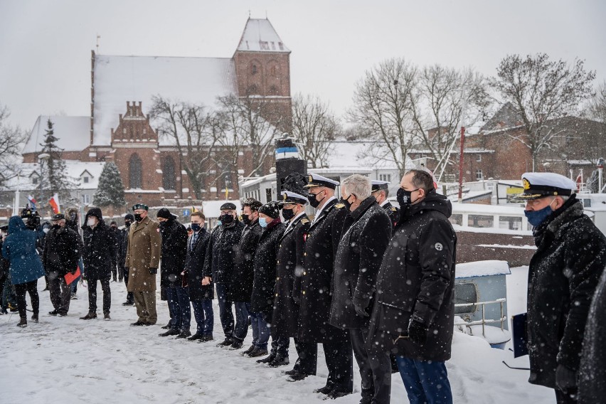 Puck. 101. rocznica Zaślubin Polski z Morzem. Rano prezydent, potem świętowało miasto i goście.  | ZDJĘCIA