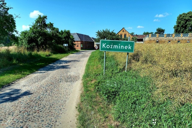 Mieszkańcy Koźminka mają problem. Mężczyzna wylewa ścieki na okoliczne pole.