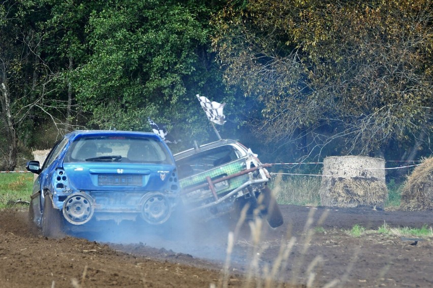 W Liniewie odbyła się II edycja GRAND PRIX - Wrak Race Liniewo o puchar Wójta Gminy Liniewo Mirosława Warczaka ZDJĘCIA