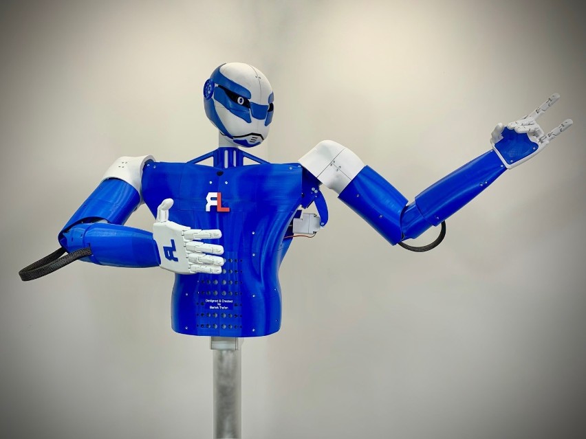Bartosz Trefon - Robot humanoidalny wielkości człowieka...