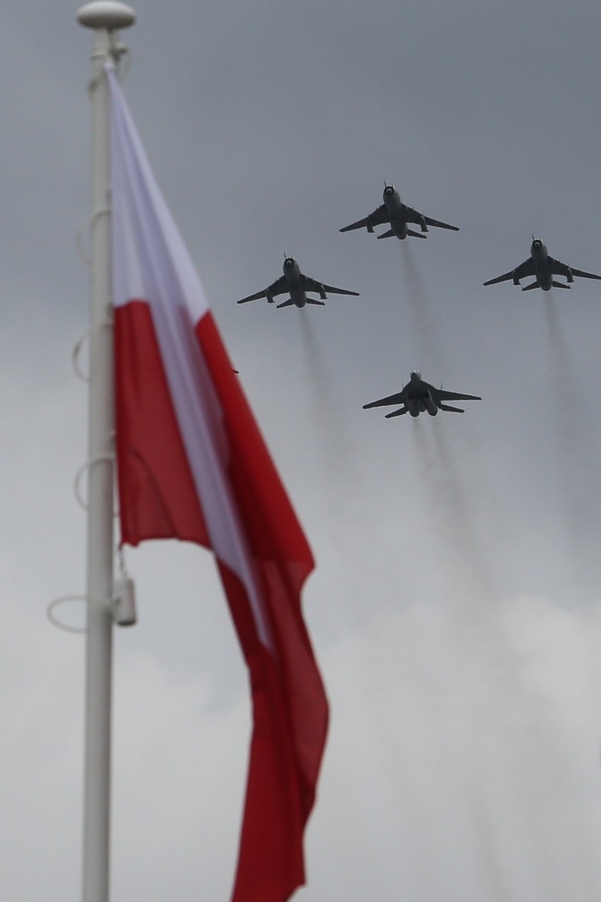 Defilada wojskowa 2016, Warszawa. Amerykańskie czołgi na ulicach i samoloty na niebie [ZDJĘCIA]