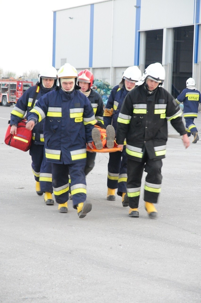 Piotrowo: Strażacy ćwiczyli przy drodze krajowej nr 5, na...