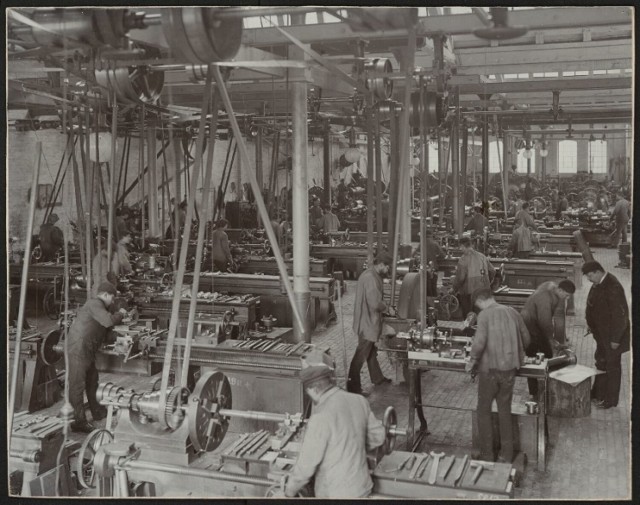 Fabryka Paucksha w Landsbergu rozpoczęła swoją działalność w pierwszej połowie XIX wieku.