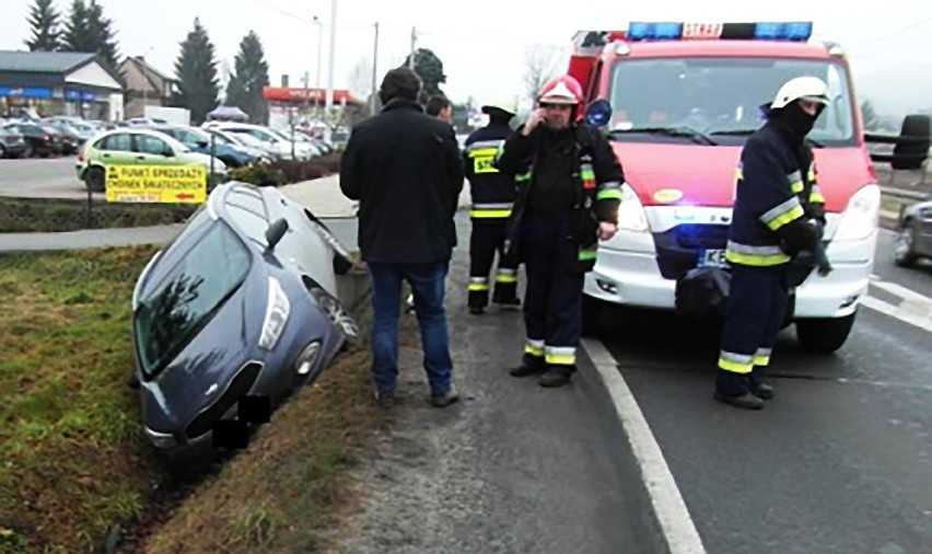 DK 75. Wypadek warszawianki w Czchowie zablokował główną trasę Nowy Sącz - Kraków