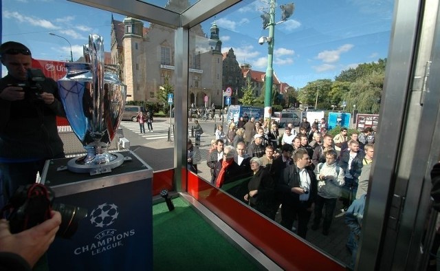 Prestiżowe trofeum zostało zaprezentowane na pl. Mickiewicza