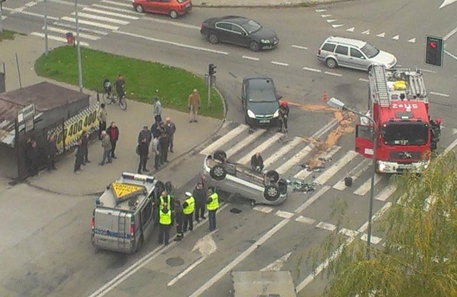 Wypadek na skrzyżowaniu ul. Tysiąclecia i Piastowskiej w Radomsku