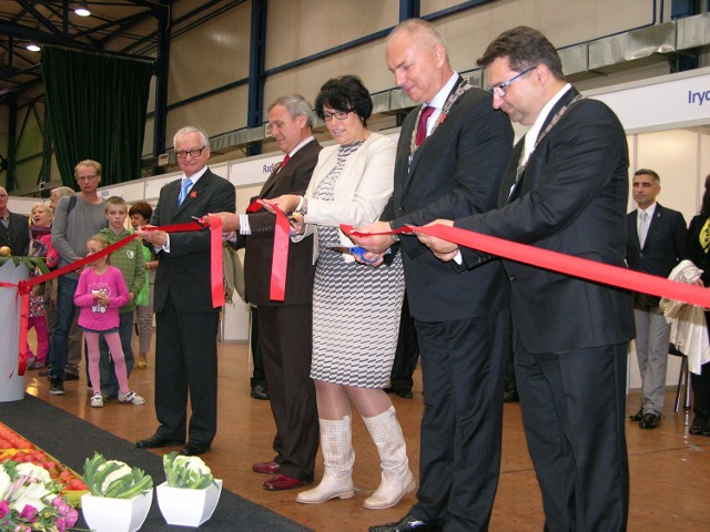 Święto kwiatów 2013 zainaugurowały Targi Ogrodniczo-Rolne. Jeszcze przed paradą odbyło się otwarcie tej imprezy, która przez całe święto trwać będzie w nowej hali OsiR.