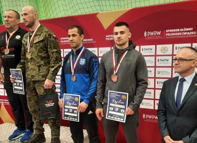 Na podium Sahakyan spotkał dawnego klubowego kolegę - Aleksandra Mielewczyka.