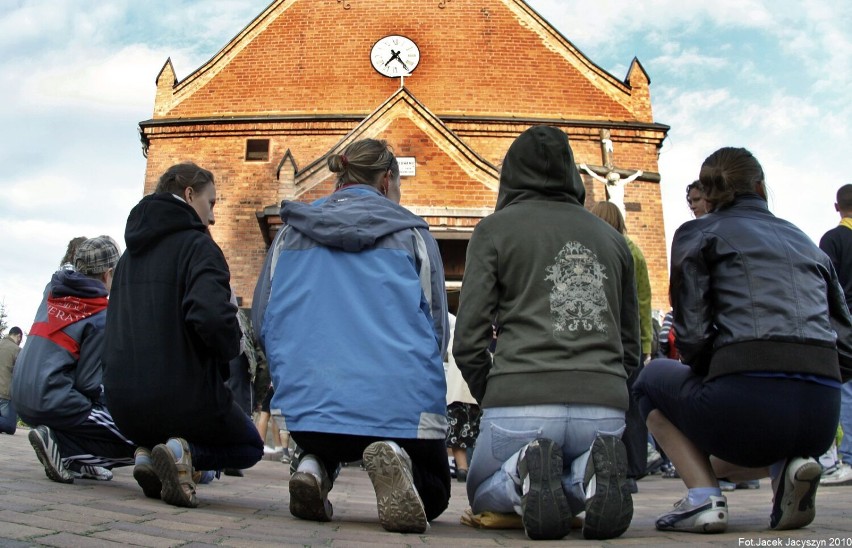 Sieradz idzie 411 raz na Jasną Górę. Część 2 - Archiwalne ZDJĘCIA