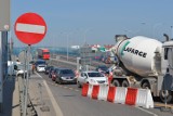 Zakorkowana Łopuszańska, wiadukt w remoncie. Pieszo szybciej niż autobusem