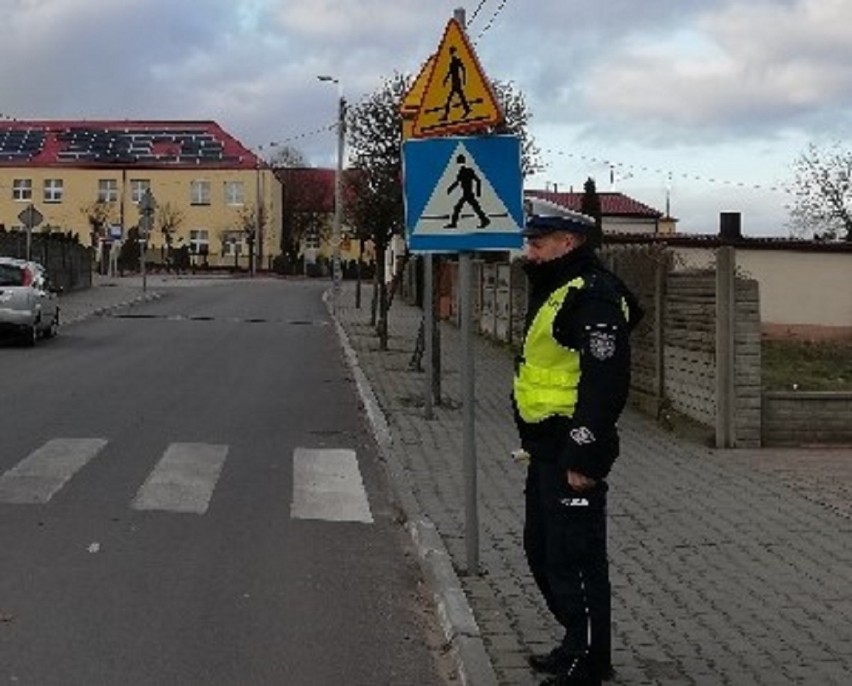 "Bezpieczny pieszy" na drogach we Włocławku. Policjanci ujawnili 69 wykroczeń, ale wlepili tylko 8 mandatów