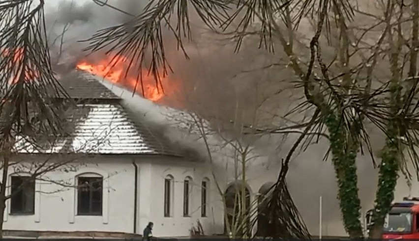Olbrzymi pożar w Strobowie gasiło niemal 80 strażaków! Akcja trwała wiele godzin
