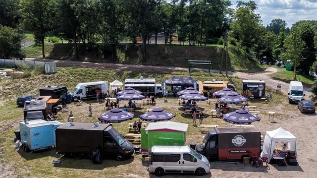 Mieszkańcy Wąbrzeźna mogli kupić potrawy z kilkunastu food trucków, które przyjechały do miasta