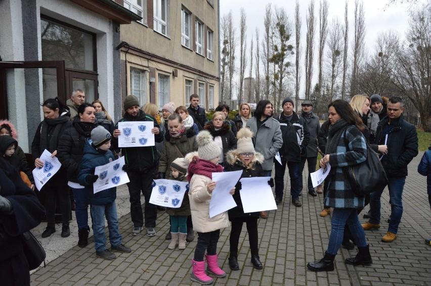 Protest przeciwko likwidacji SP 52 w Gdyni 3.01.2019