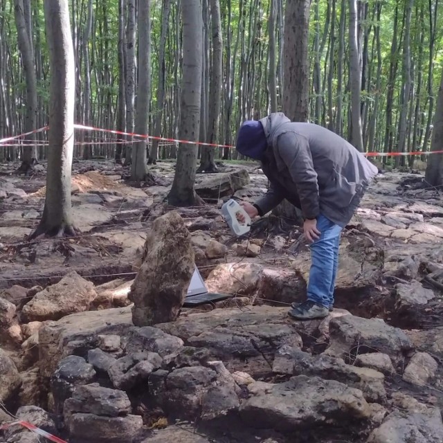 Badania na Bukowej Górze trwały w tym roku od czerwca do września. To unikatowe znalezisko archeologiczne w skali światowej

Zobacz kolejne zdjęcia/plansze. Przesuwaj zdjęcia w prawo naciśnij strzałkę lub przycisk NASTĘPNE