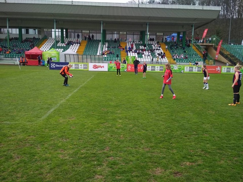 Kaperki Puck zagrały w turnieju Z podwórka na stadion o puchar Tymbarku (2018)