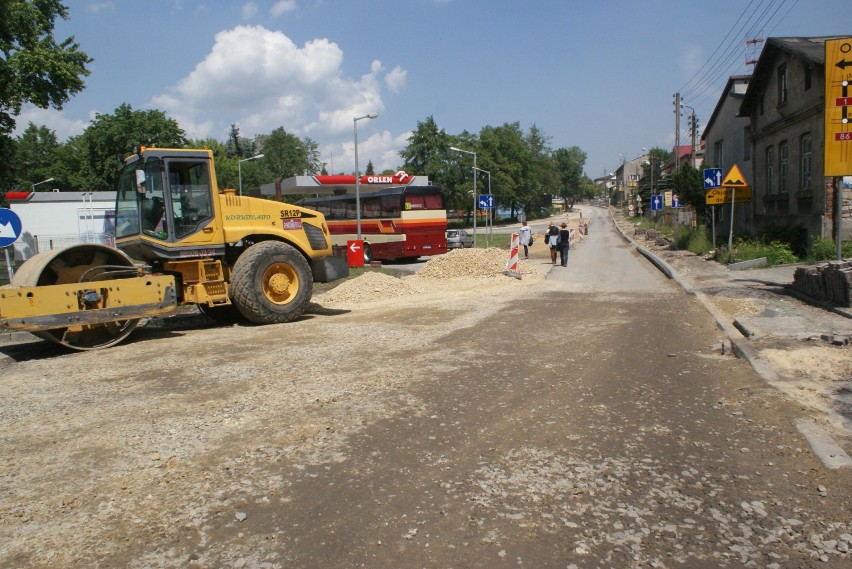 Obecnie prace w Ząbkowicach trwają m.in. w rejonie ulic...