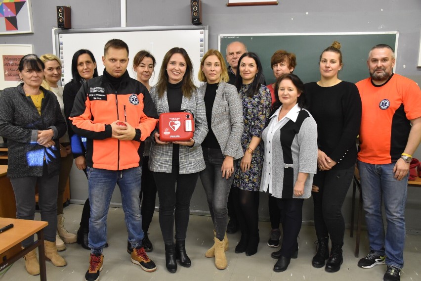 Szkolenie z zakresu pierwszej pomocy z użyciem defibrylatora AED w Lenartowicach