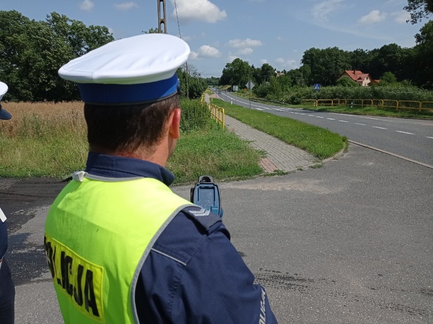 Policjanci z powiatu chełmińskiego ukarali mandatami 17...