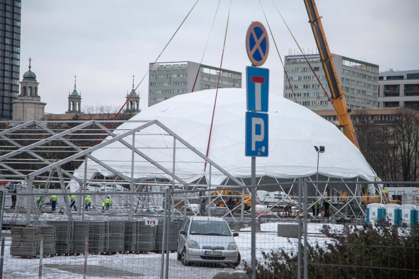 WOŚP 2019 Warszawa. Przed Pałacem Kultury i Nauki powstaje...