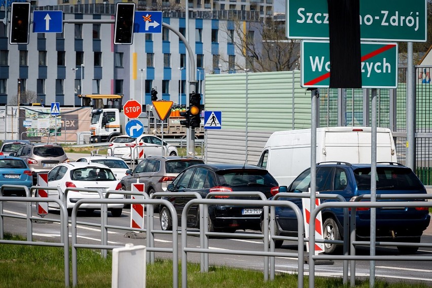 Obwodnica Wałbrzycha. Rondo na Piaskowej Górze jest gotowe. Dlaczego nie jest w całości udostępnione do ruchu?