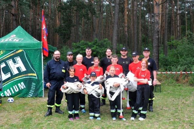 W dniach 23-24 lipca strażacy z OSP Zbąszynek uczestniczyli w pikniku szkoleniowo -  wypoczynkowym nad malowniczym jeziorkiem Koźlarskim.
Fot. Zdzisław Nowak