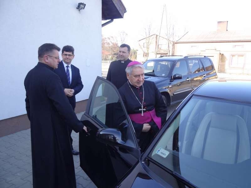 Abp Józef Kowalczyk w parafii w Szymanowicach gm. Gizałki