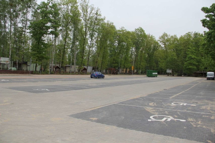 Parkingi na terenie ośrodka wypoczynkowego w Mierzynie mają...