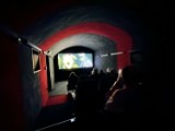 W podziemiach MCK Sokół powstała najmniejsza sala kinowa. Można ją wynająć na prywatny seans 