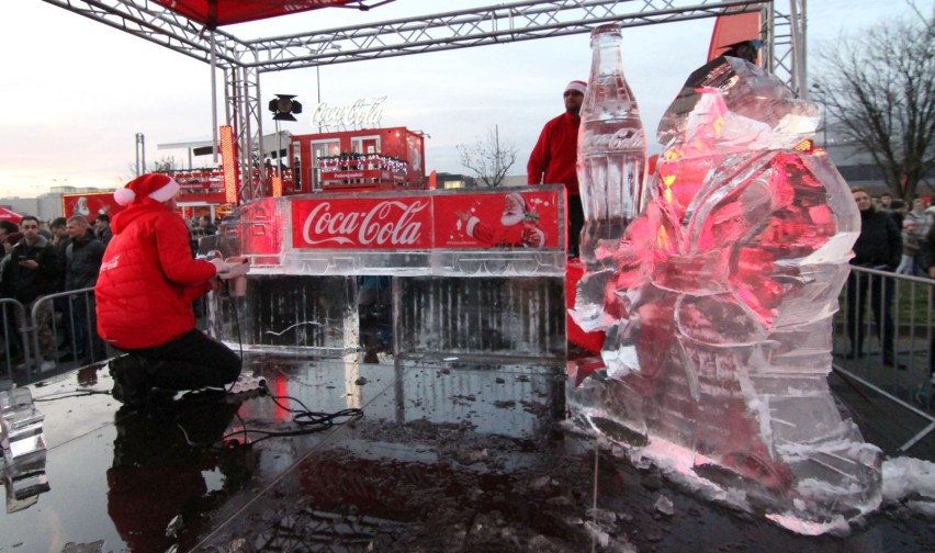 Ciężarówka Coca-Coli w 2015 we Wrocławiu przy Magnolia Park