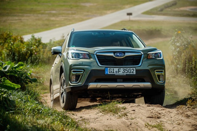 Nowy Forester e-BOXER i XV e-BOXER świetnie sobie radzą w każdym terenie