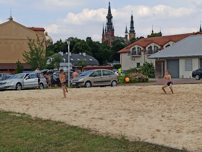 Na plażach w Licheniu Starym wypoczywa mnóstwo turystów