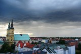 Zjawiskowe burzowe chmury nad Legnicą. Zobaczcie zdjęcia niesamowitego nieba!