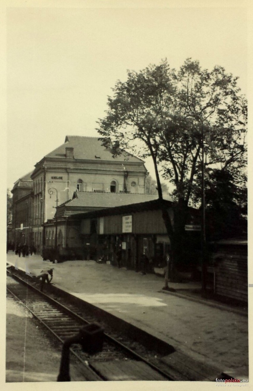 13 sierpnia 1944 , Budynek dworca od strony peronów