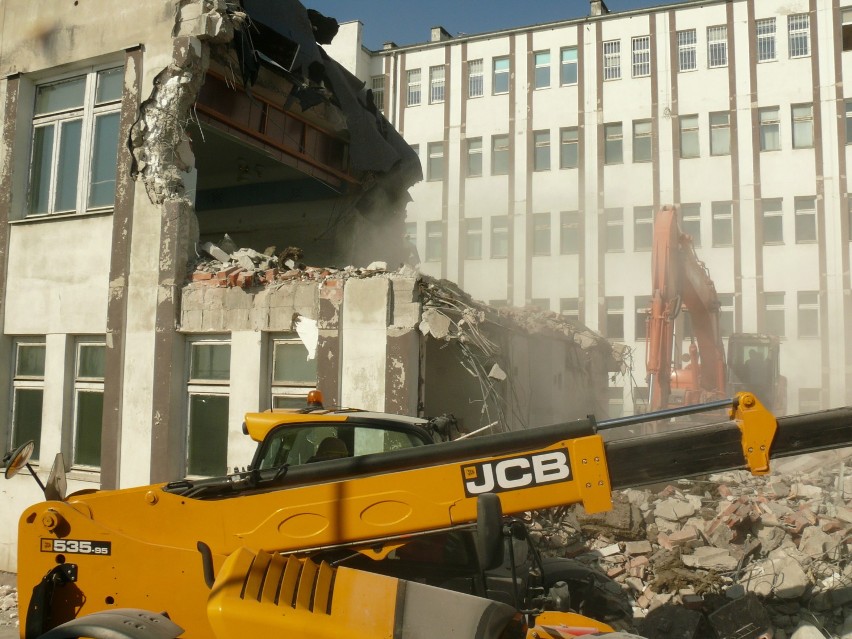 Kalisz: Rozpoczęło się wyburzanie budynku "Polikliniki"